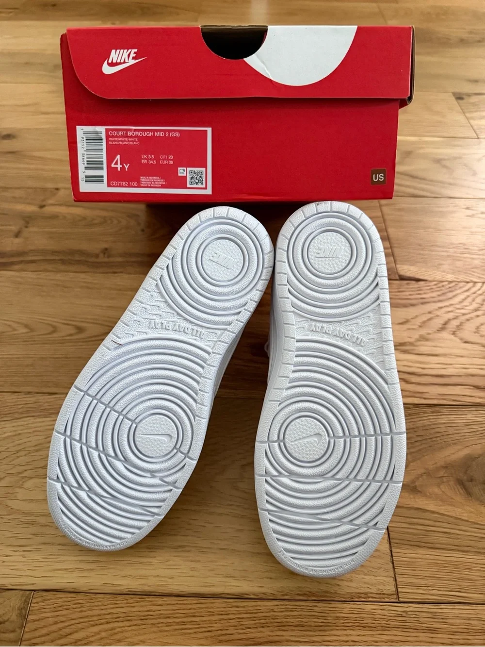 NWT Nike Court Borough Mid 2 White High Top Kids 4Y
